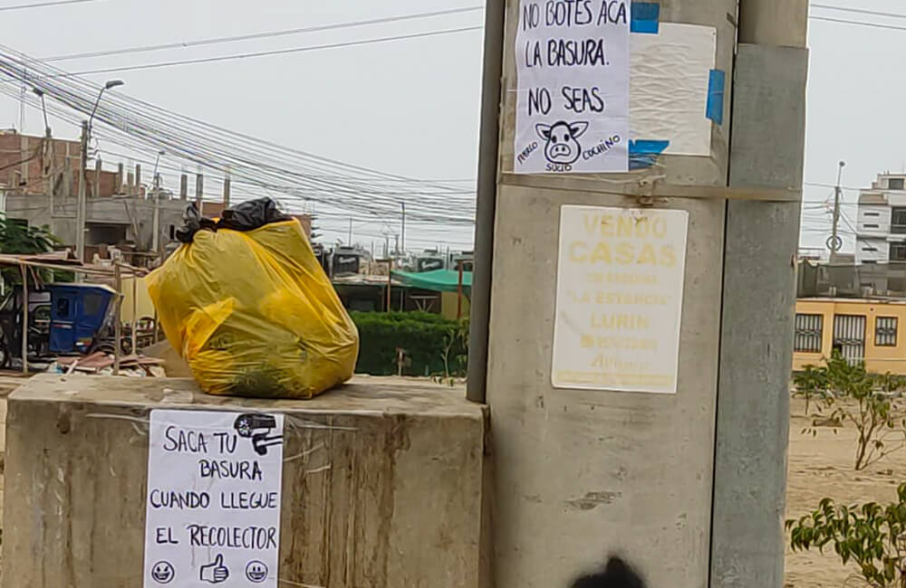 la basura en la Urb. La Estancia