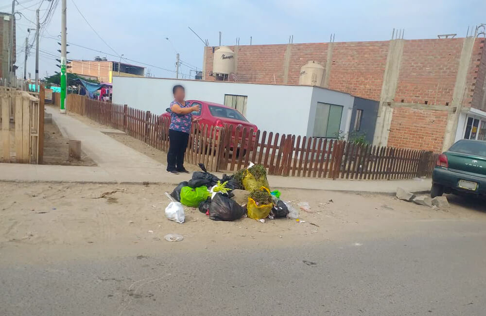 la basura en la Urb. La Estancia